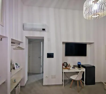 Dante & Serenella Station Неаполь
